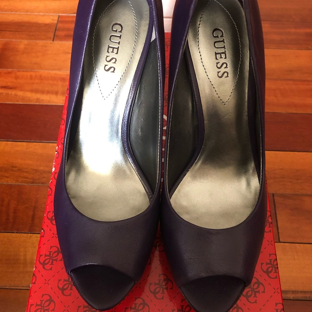 Guess peep toe pumps